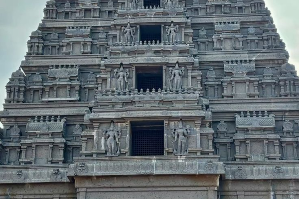 Hyderabad to Yadadri temple